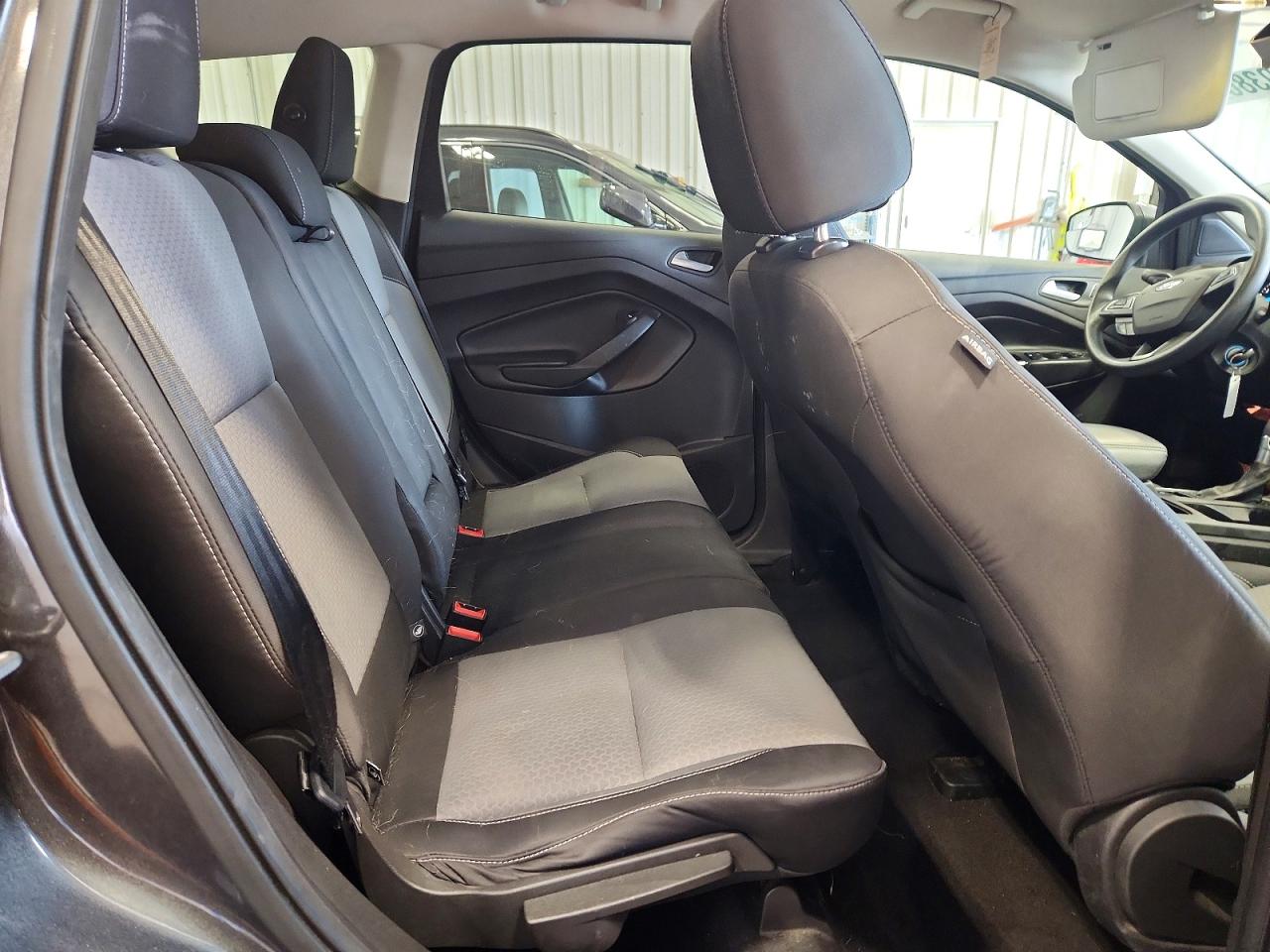 2017 FORD ESCAPE SE photo 21