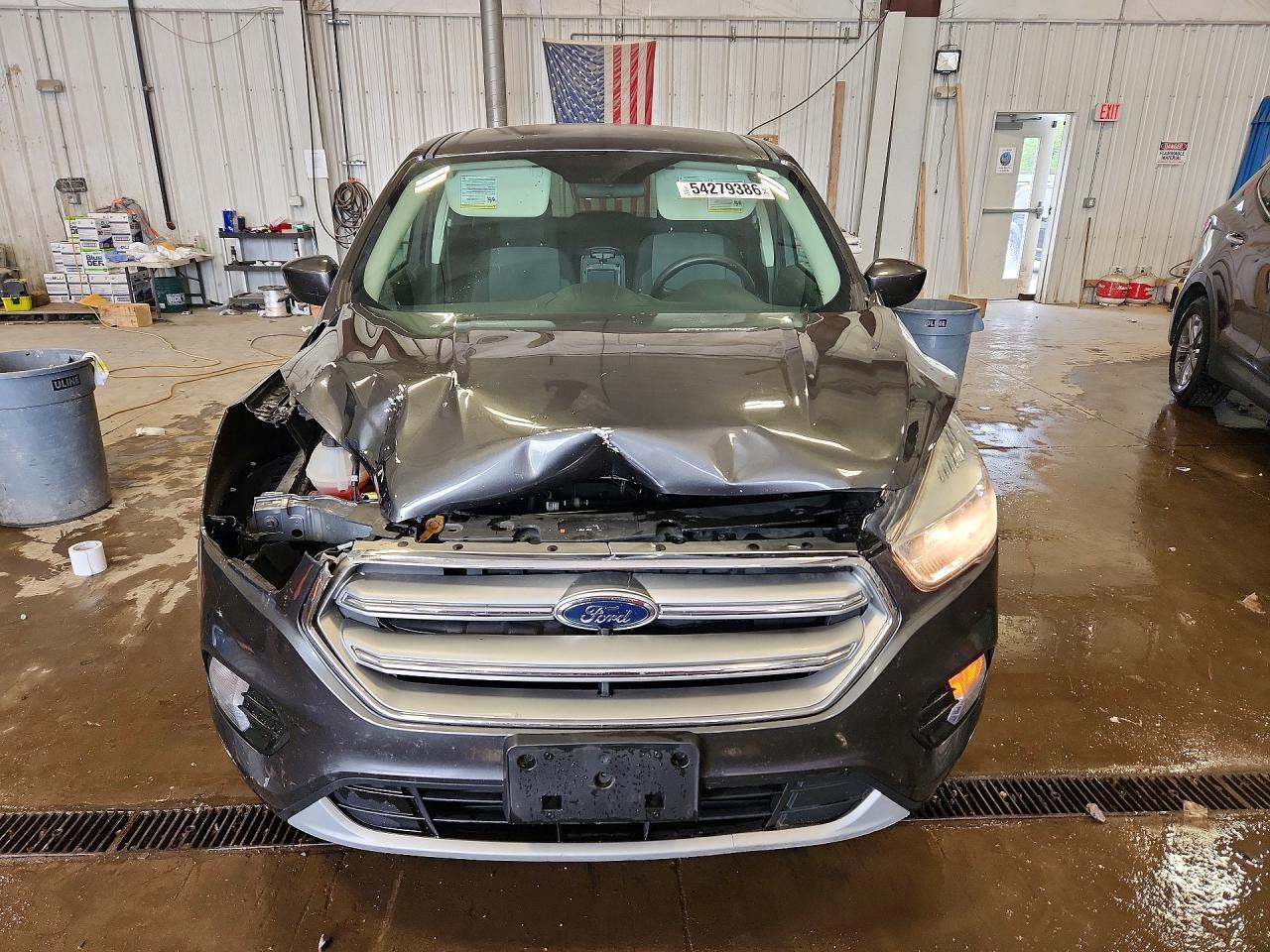 2017 FORD ESCAPE SE photo 9