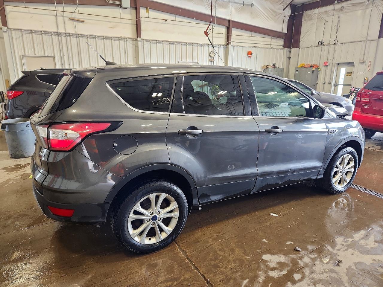 2017 FORD ESCAPE SE photo 5