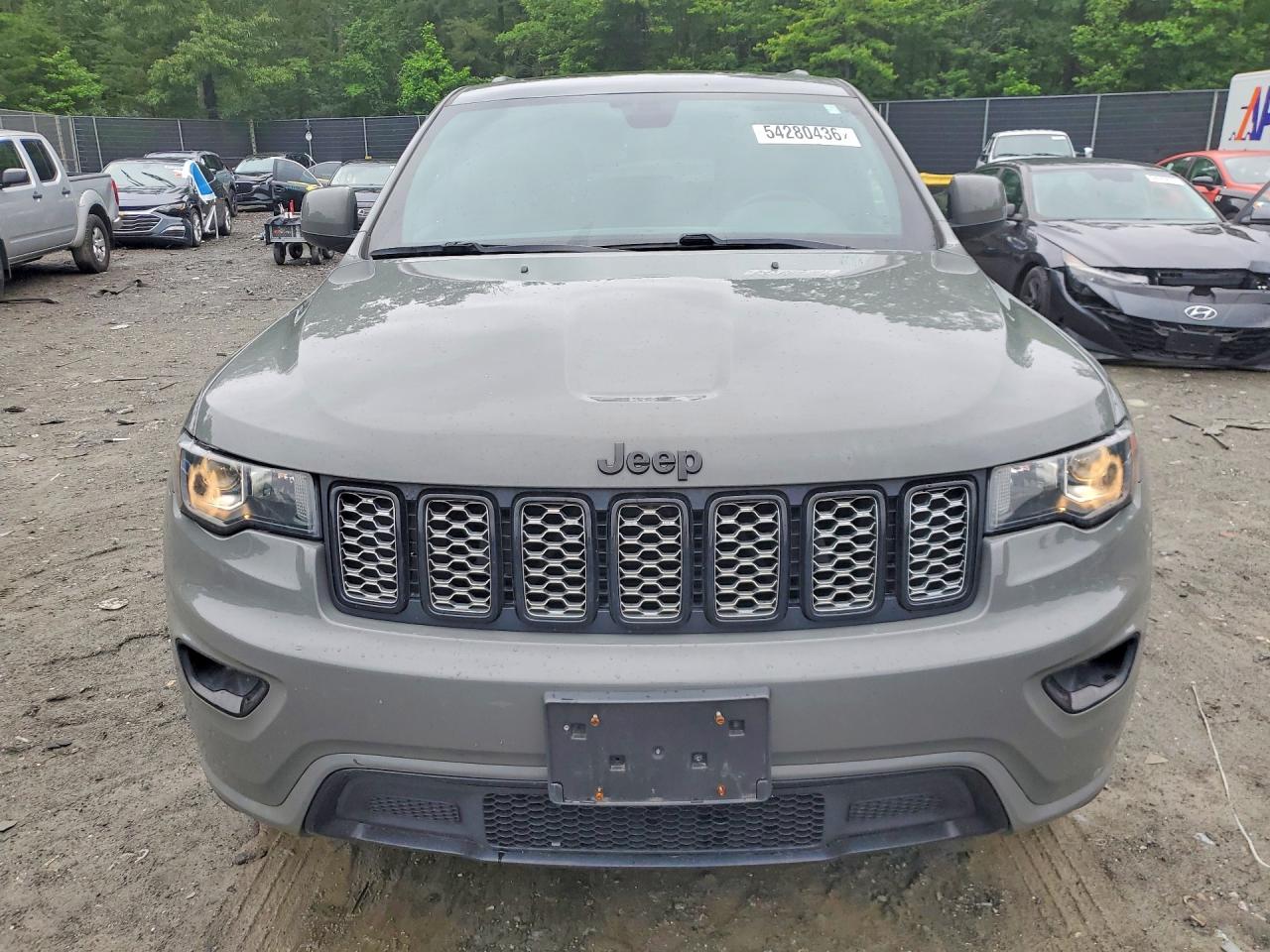 2020 JEEP GRAND CHEROKEE LAREDO photo 9