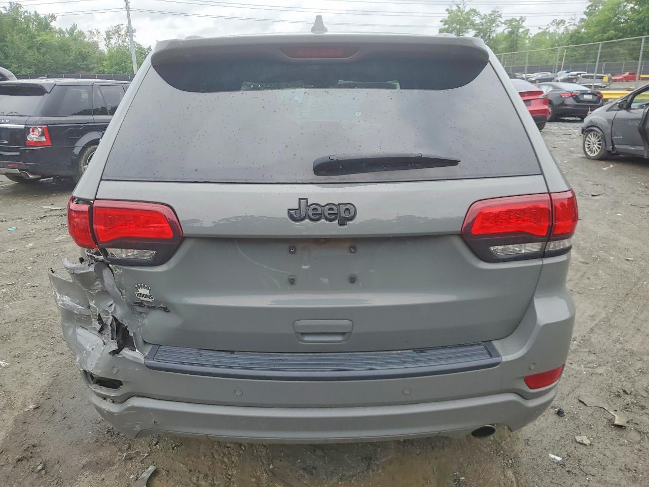 2020 JEEP GRAND CHEROKEE LAREDO photo 11