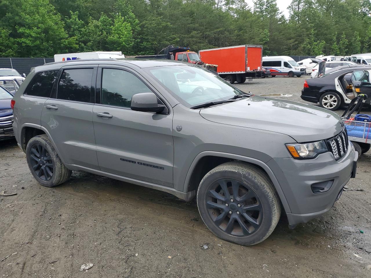 2020 JEEP GRAND CHEROKEE LAREDO photo 7