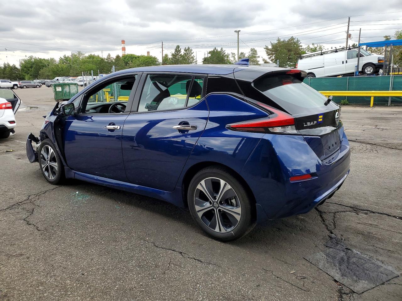 2021 NISSAN LEAF SV photo 3