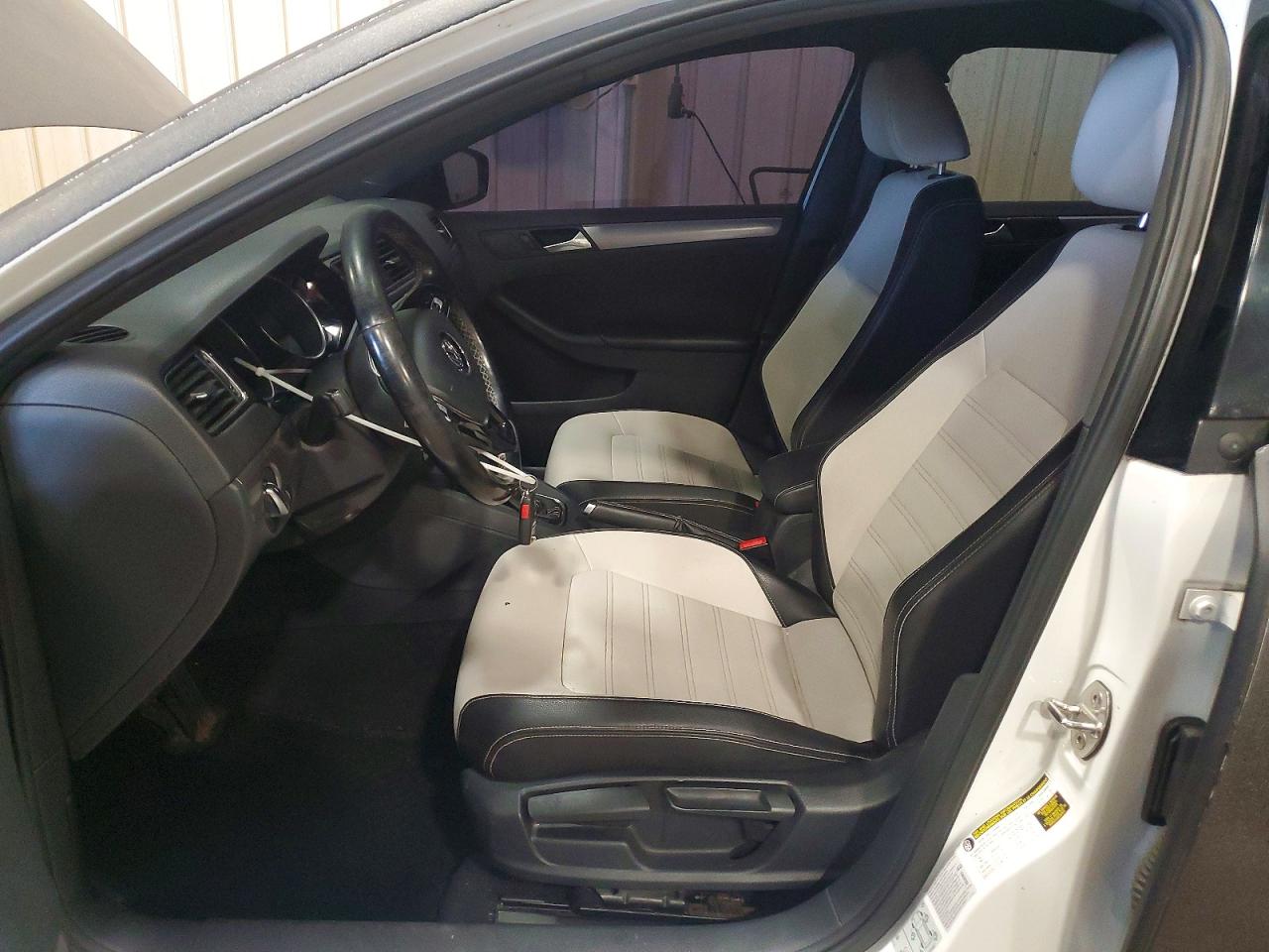 2016 VOLKSWAGEN JETTA SPORT photo 13
