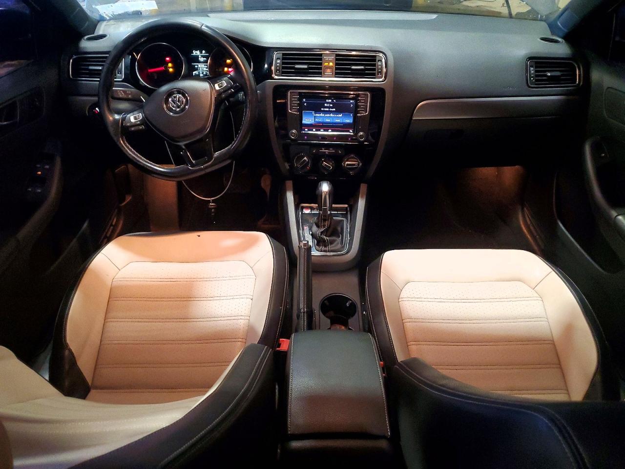2016 VOLKSWAGEN JETTA SPORT photo 15