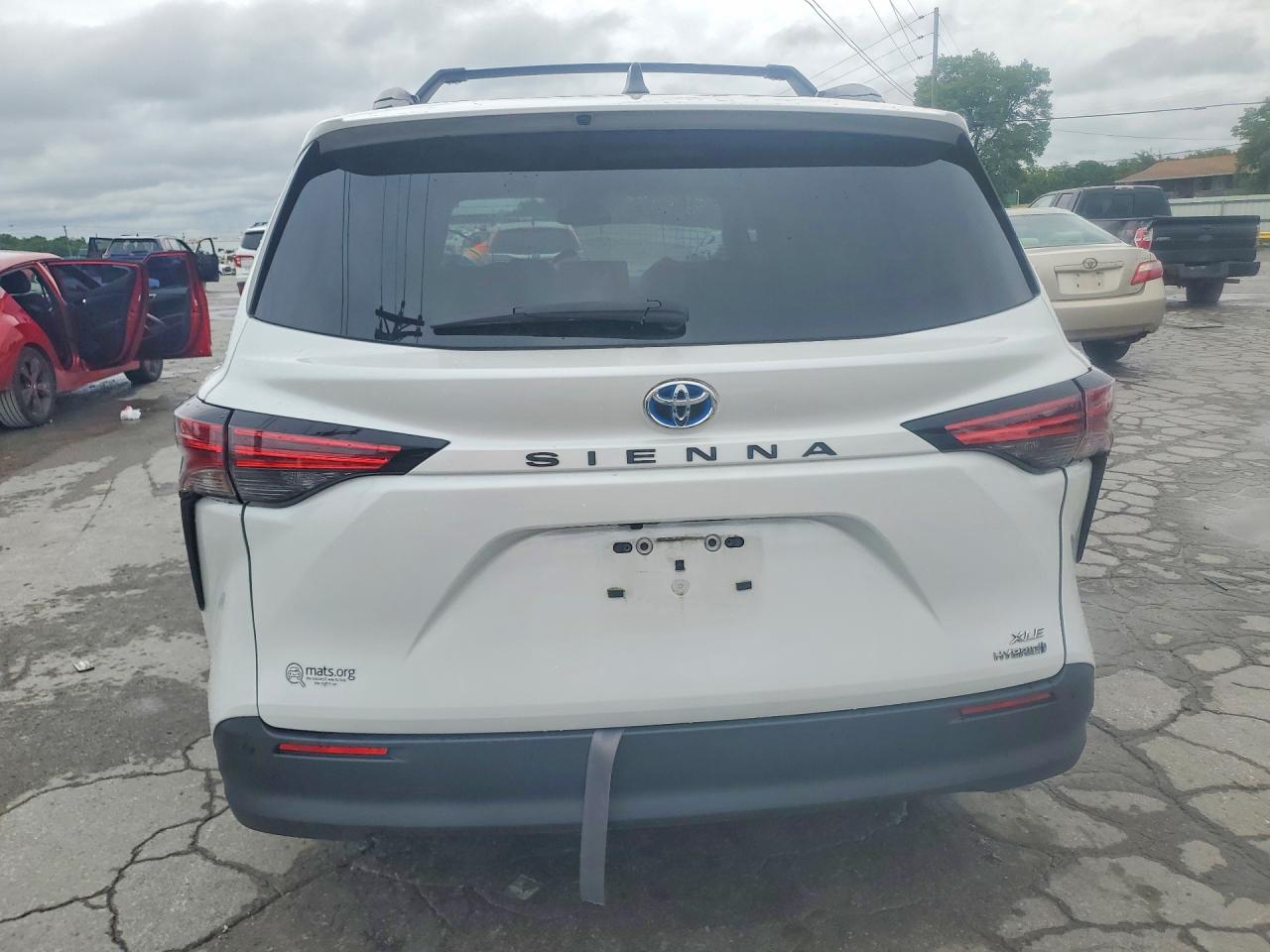 2022 TOYOTA SIENNA XLE photo 11