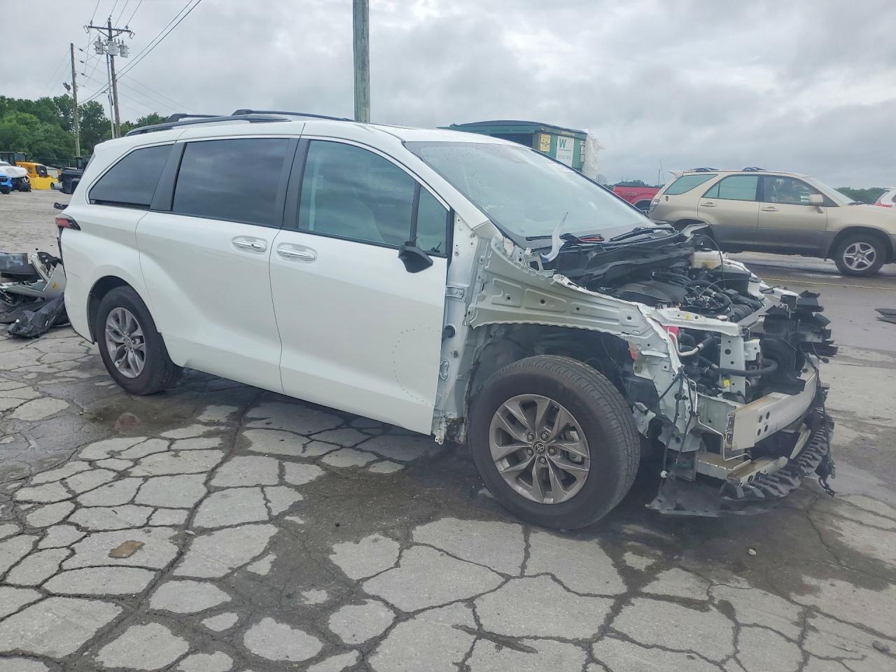2022 TOYOTA SIENNA XLE photo 7