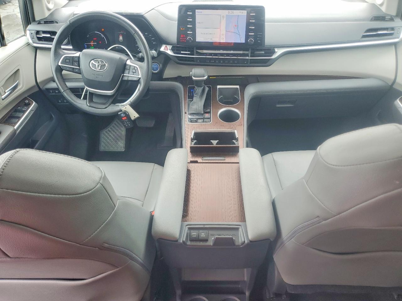 2022 TOYOTA SIENNA XLE photo 15