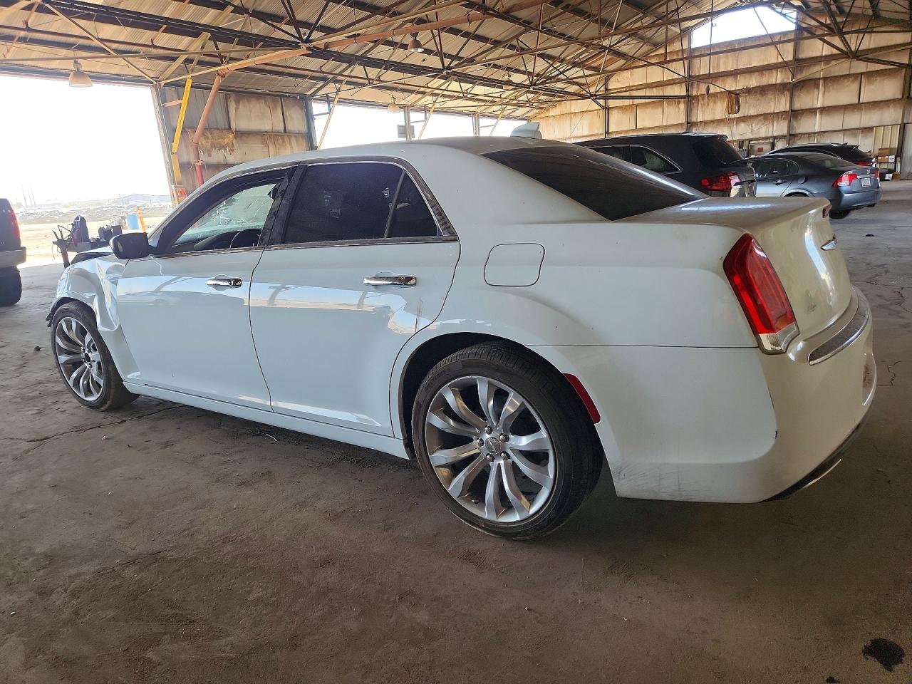2019 CHRYSLER 300 LIMITED photo 4