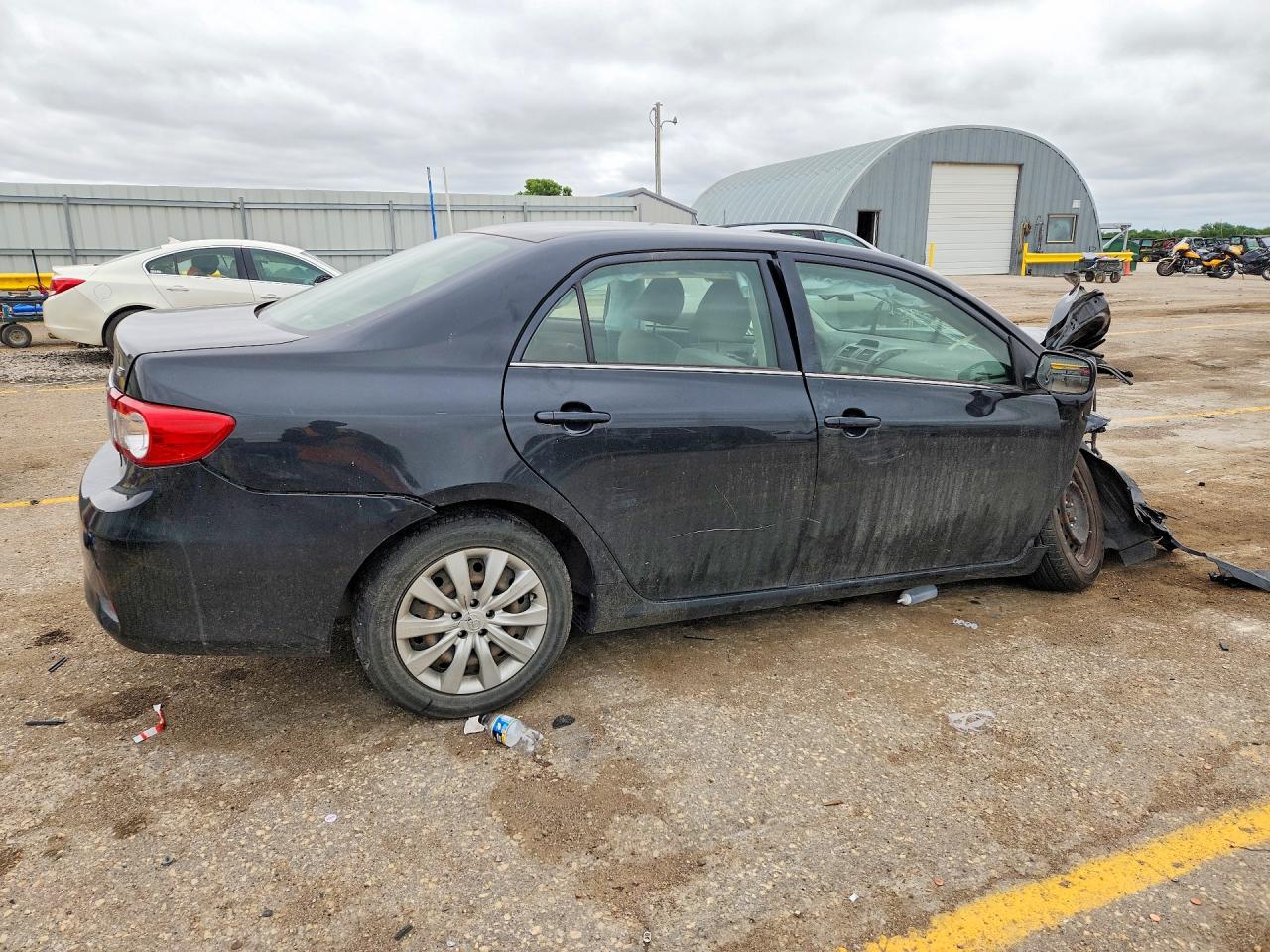 2013 TOYOTA COROLLA LE photo 7