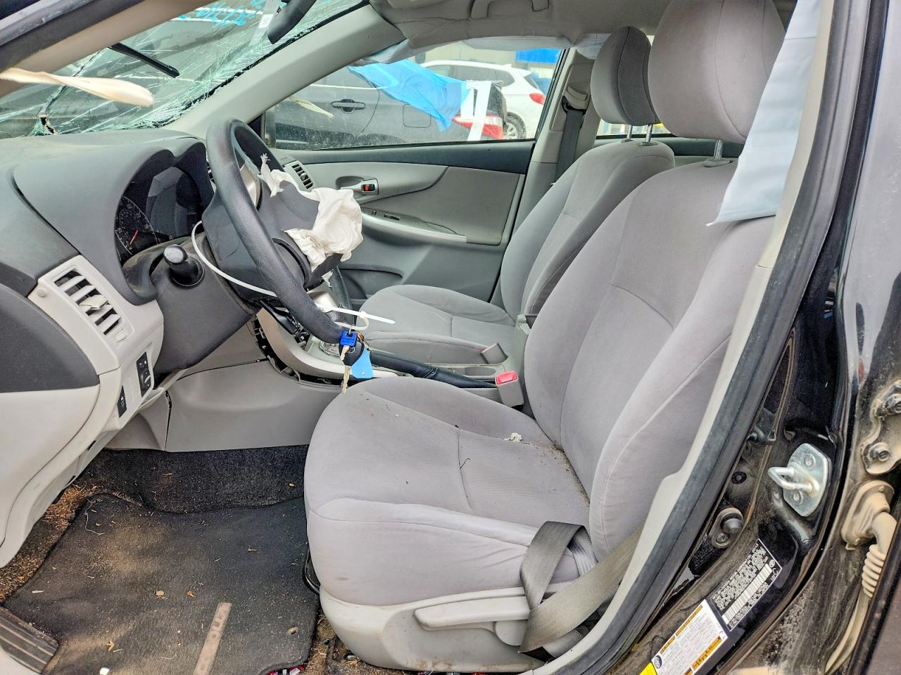 2013 TOYOTA COROLLA LE photo 19