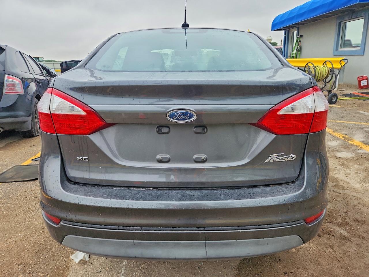 2015 FORD FIESTA SE photo 11