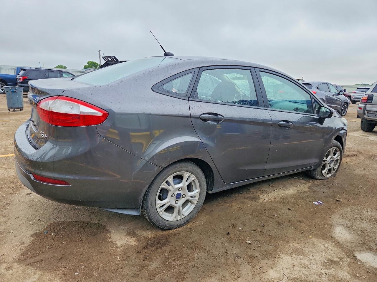 2015 FORD FIESTA SE photo 5