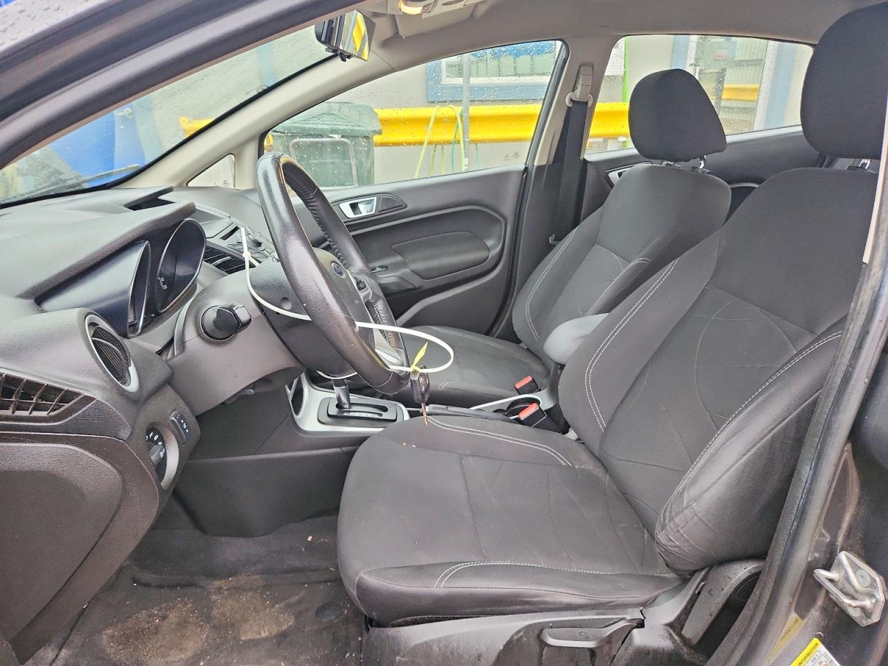 2015 FORD FIESTA SE photo 13
