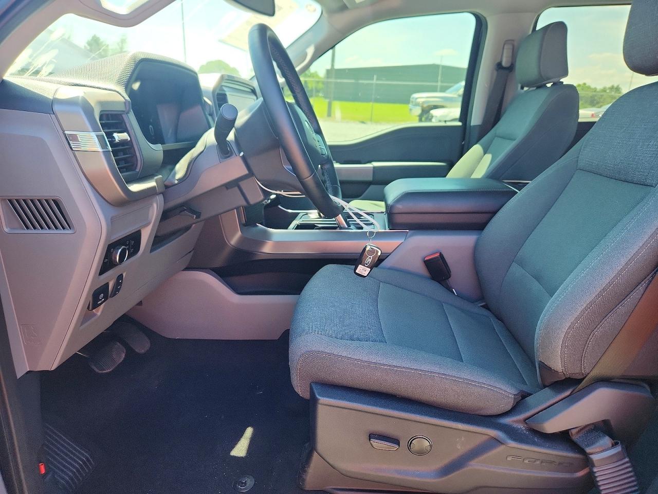 2025 FORD F150 LIGHTNING XLT photo 13