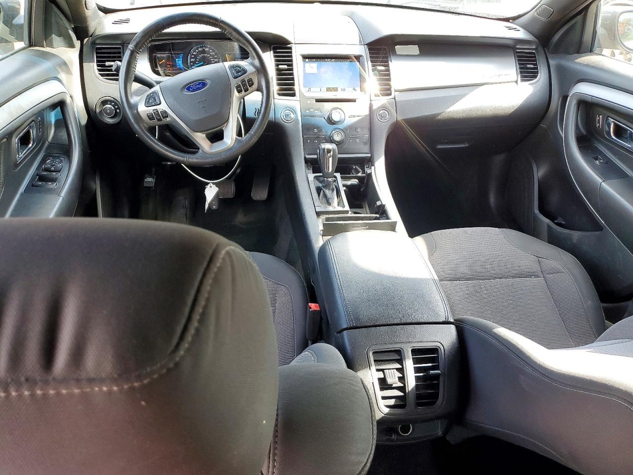 2016 FORD TAURUS SEL photo 8