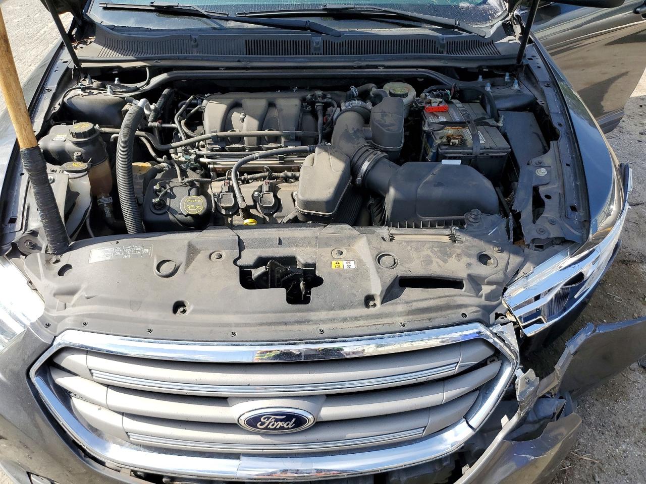 2016 FORD TAURUS SEL photo 11