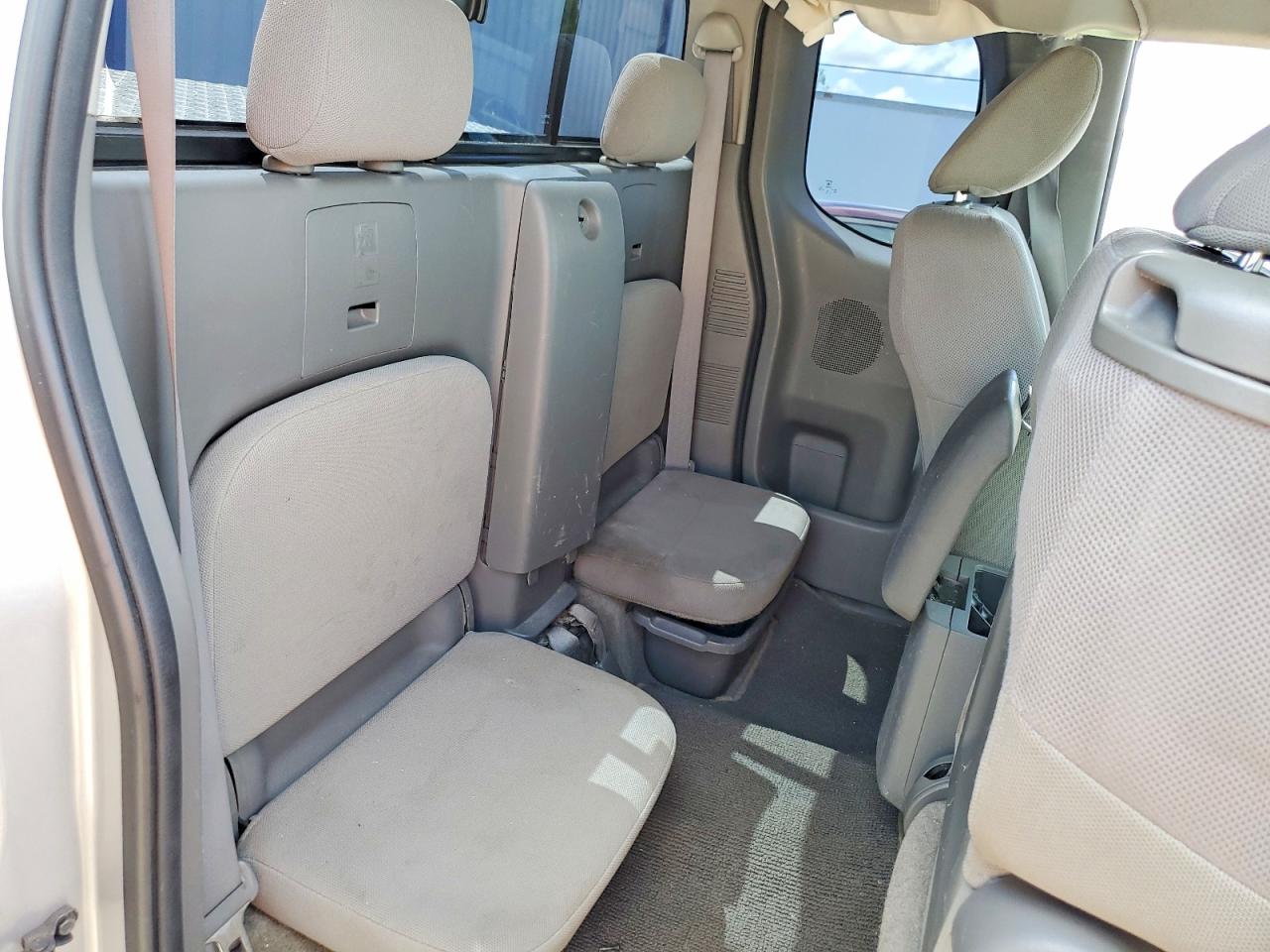2010 NISSAN FRONTIER XE photo 19