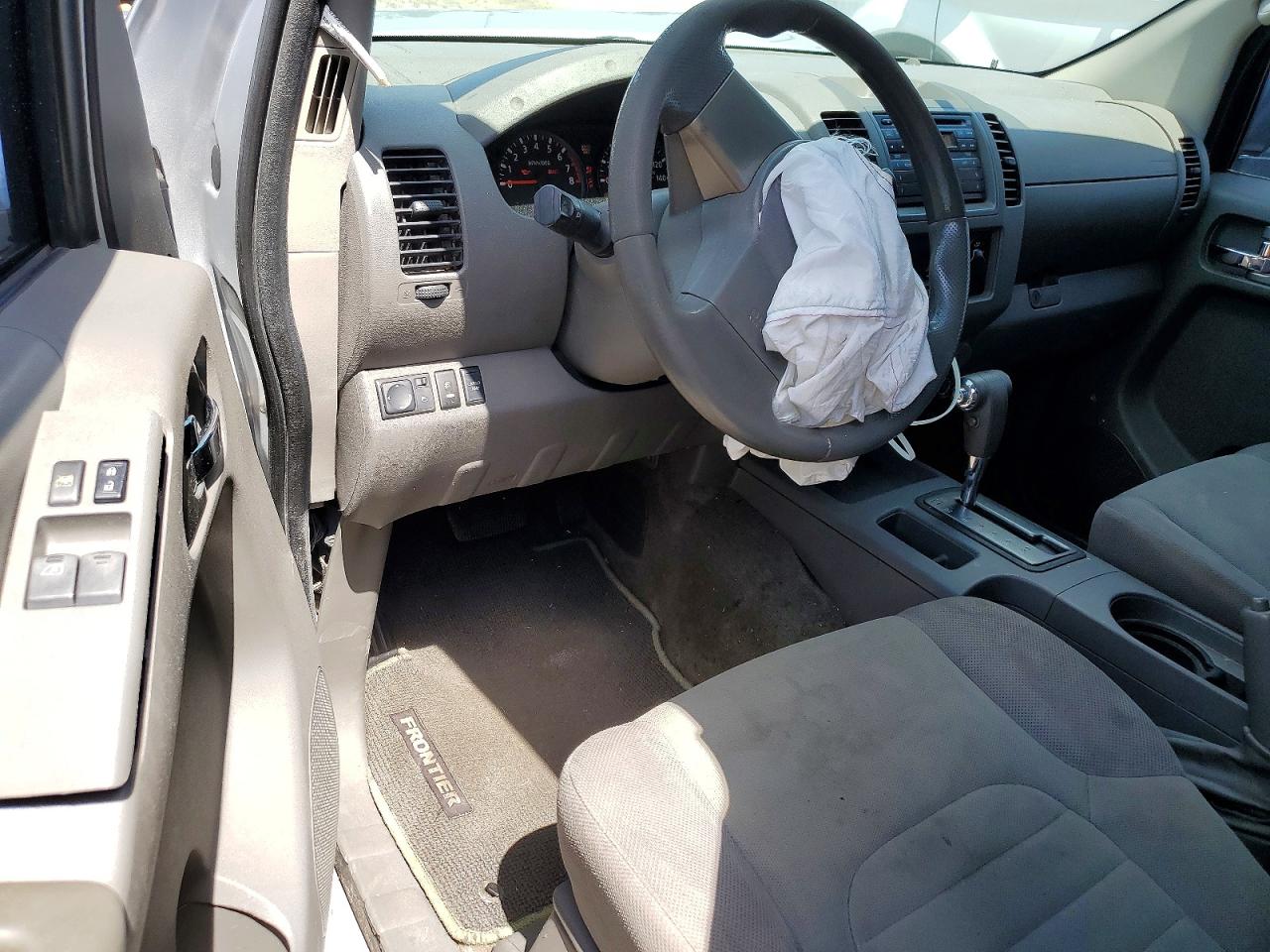 2010 NISSAN FRONTIER XE photo 15