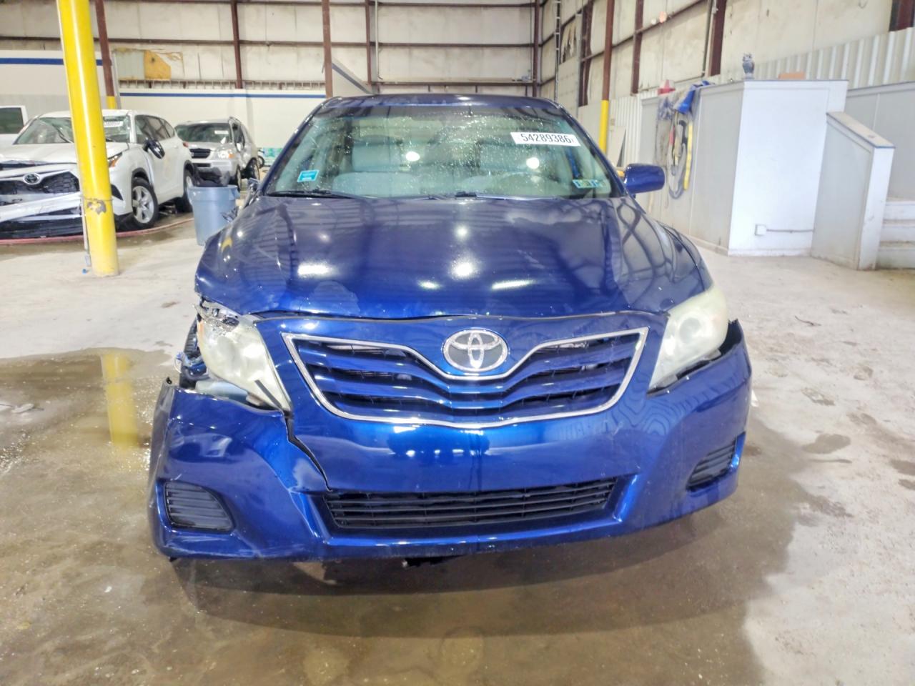 2010 TOYOTA CAMRY LE photo 9