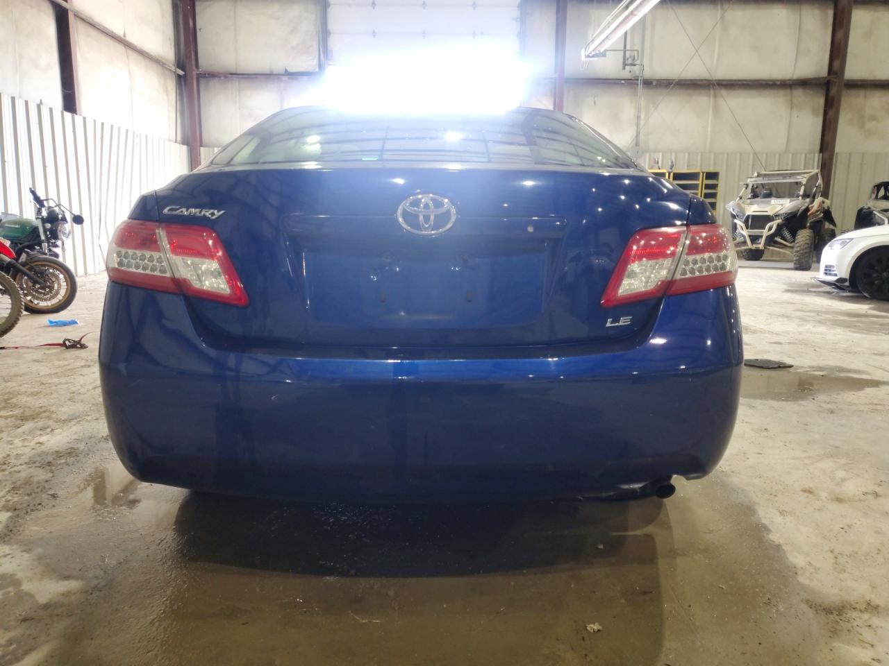 2010 TOYOTA CAMRY LE photo 11