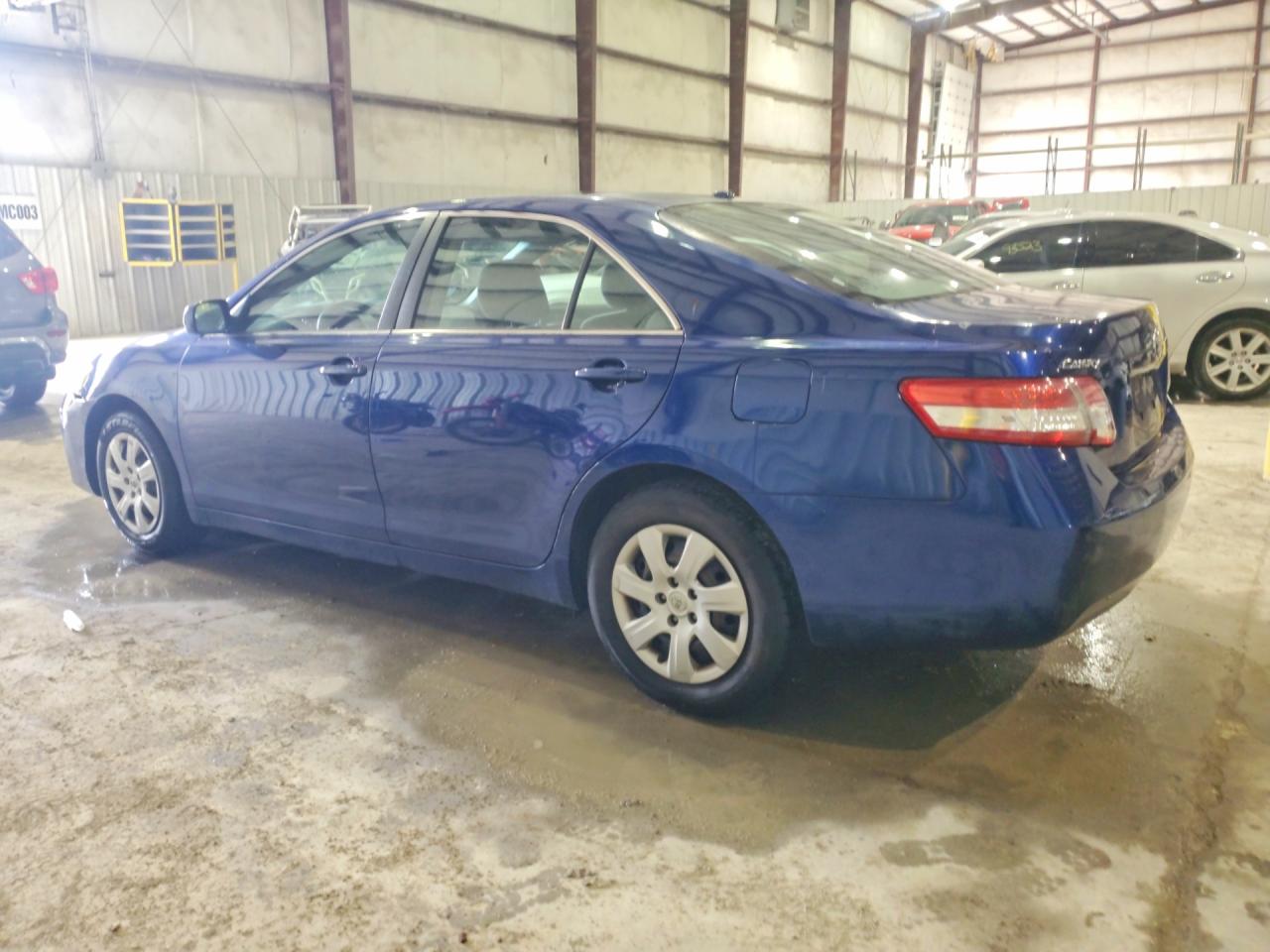 2010 TOYOTA CAMRY LE photo 3