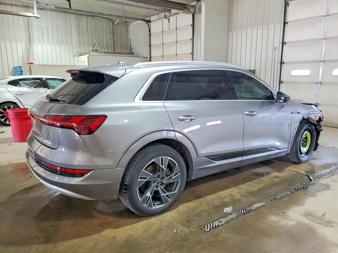 2021 AUDI E-TRON PRESTIGE photo 5