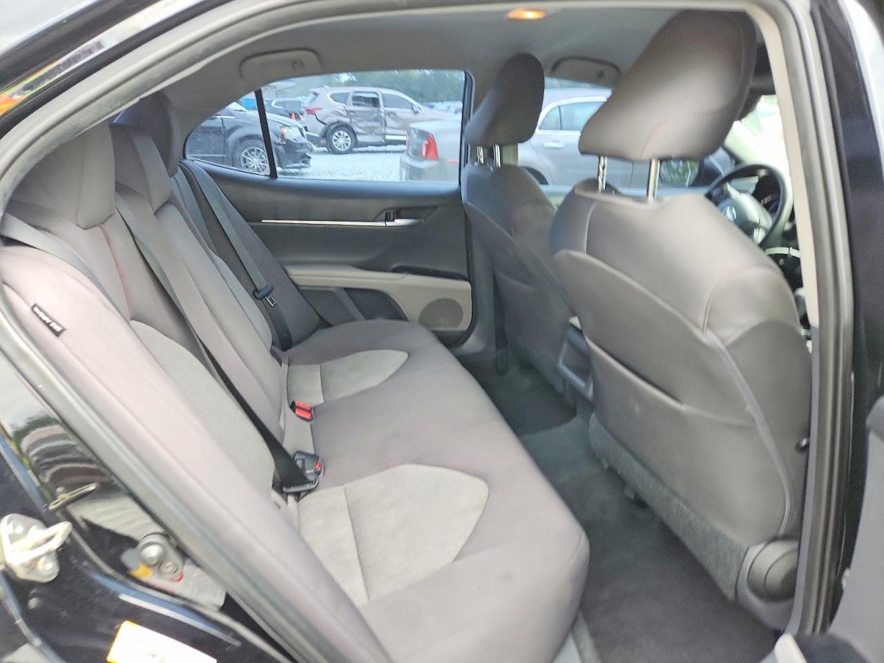 2019 TOYOTA CAMRY LE photo 10