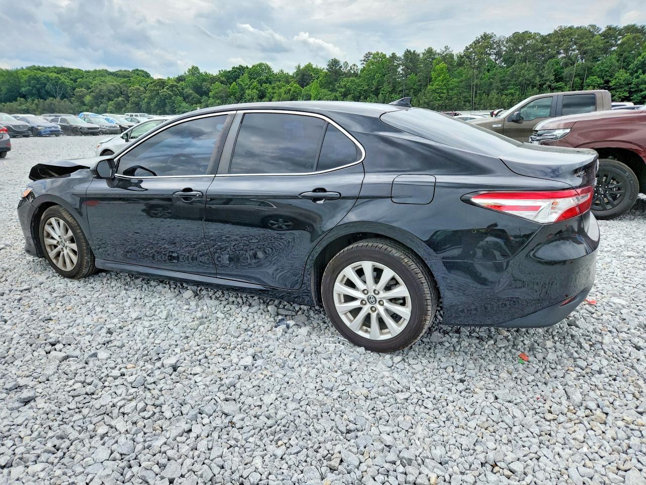 2019 TOYOTA CAMRY LE photo 2