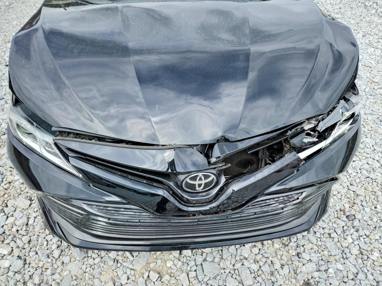 2019 TOYOTA CAMRY LE photo 11