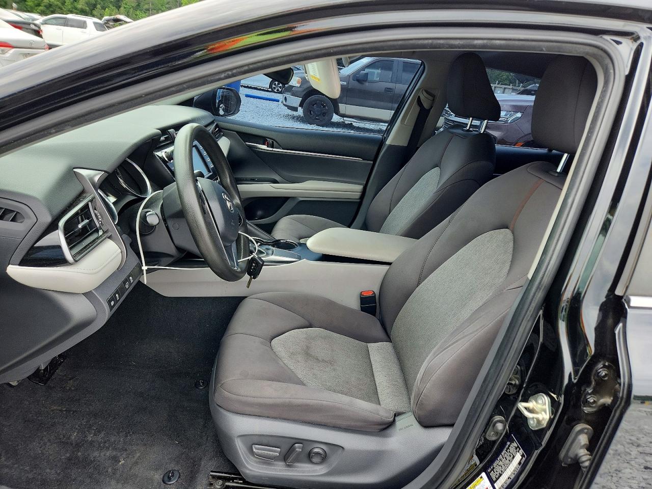 2019 TOYOTA CAMRY LE photo 7