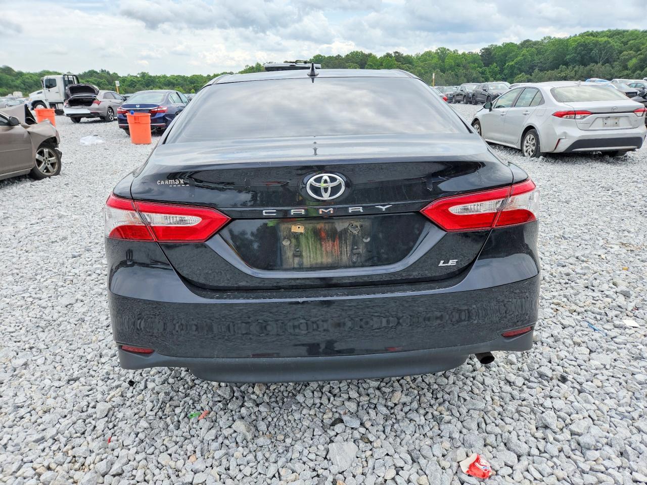 2019 TOYOTA CAMRY LE photo 6
