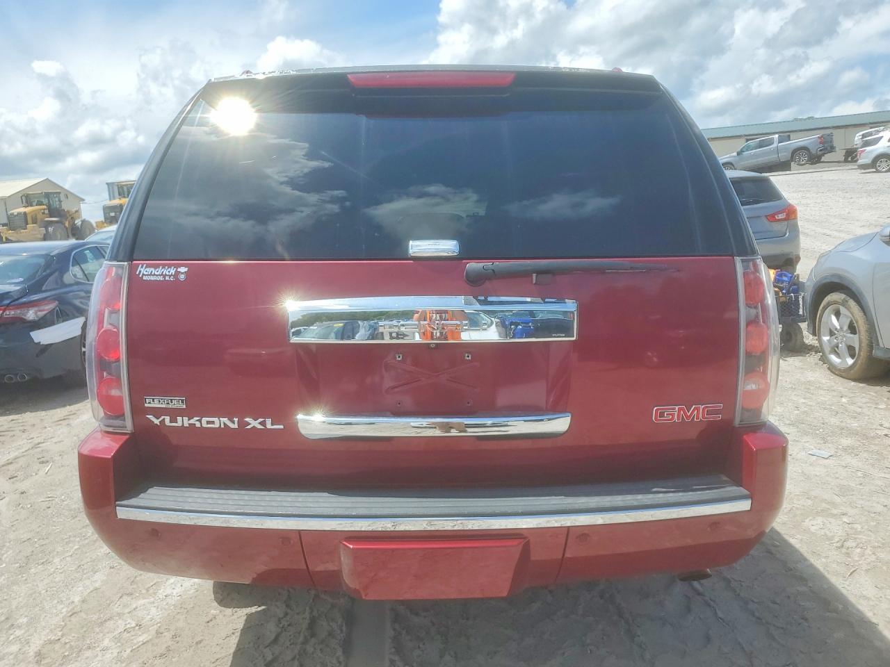 2009 GMC YUKON XL DENALI photo 16