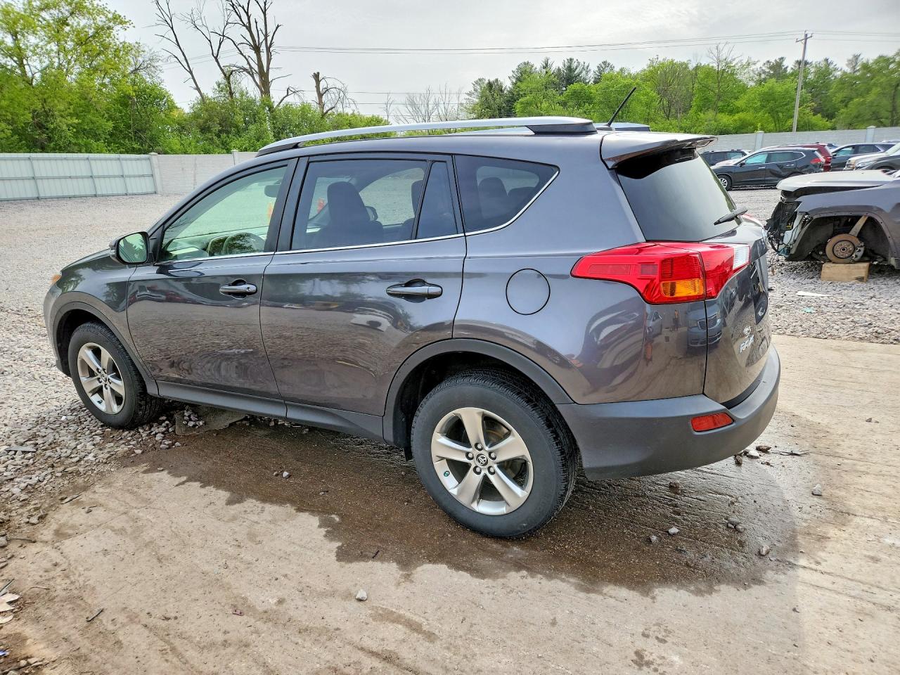 2015 TOYOTA RAV4 XLE photo 3