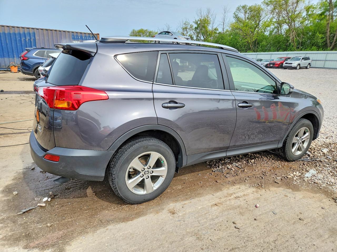 2015 TOYOTA RAV4 XLE photo 5