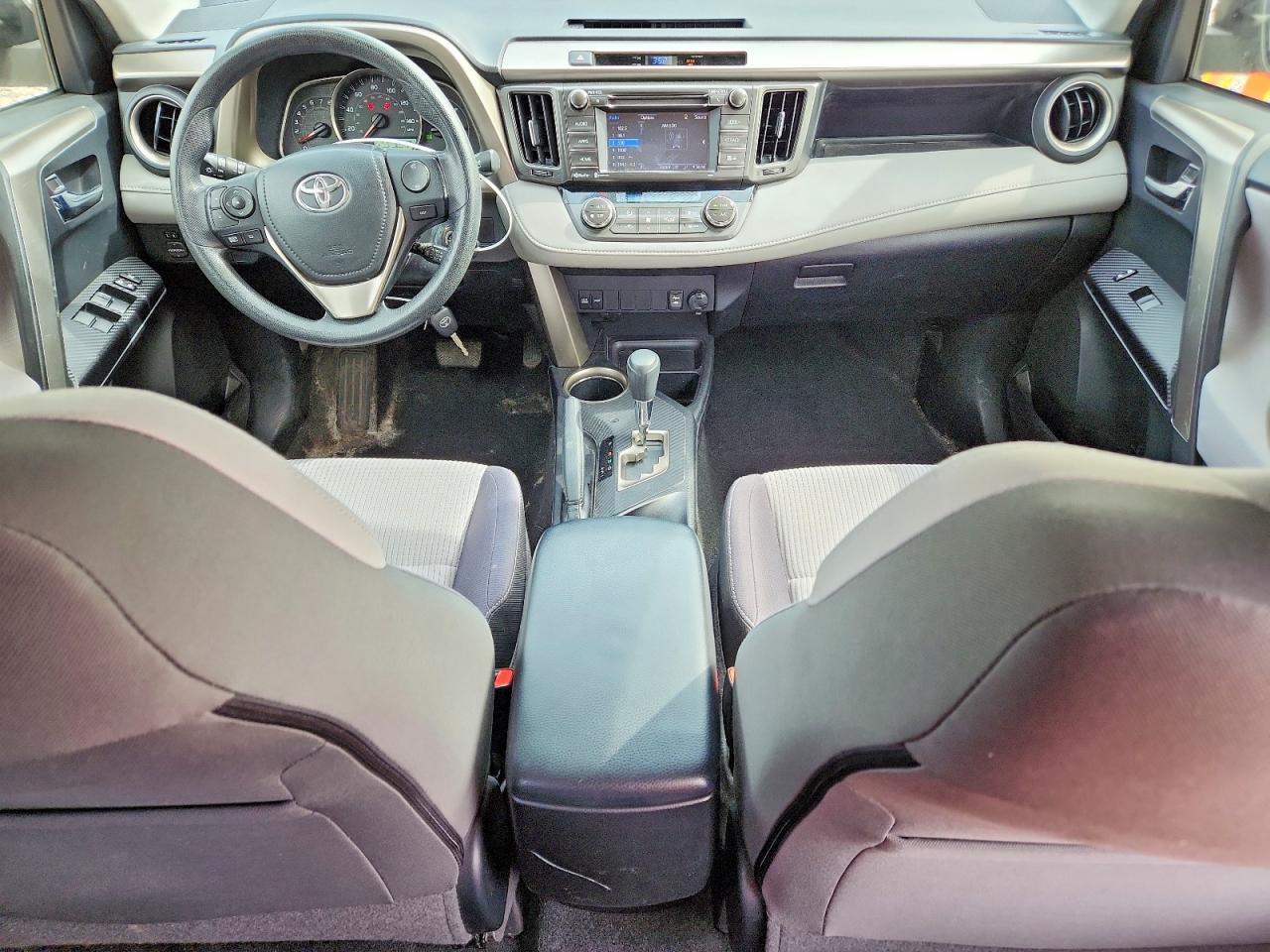 2015 TOYOTA RAV4 XLE photo 15