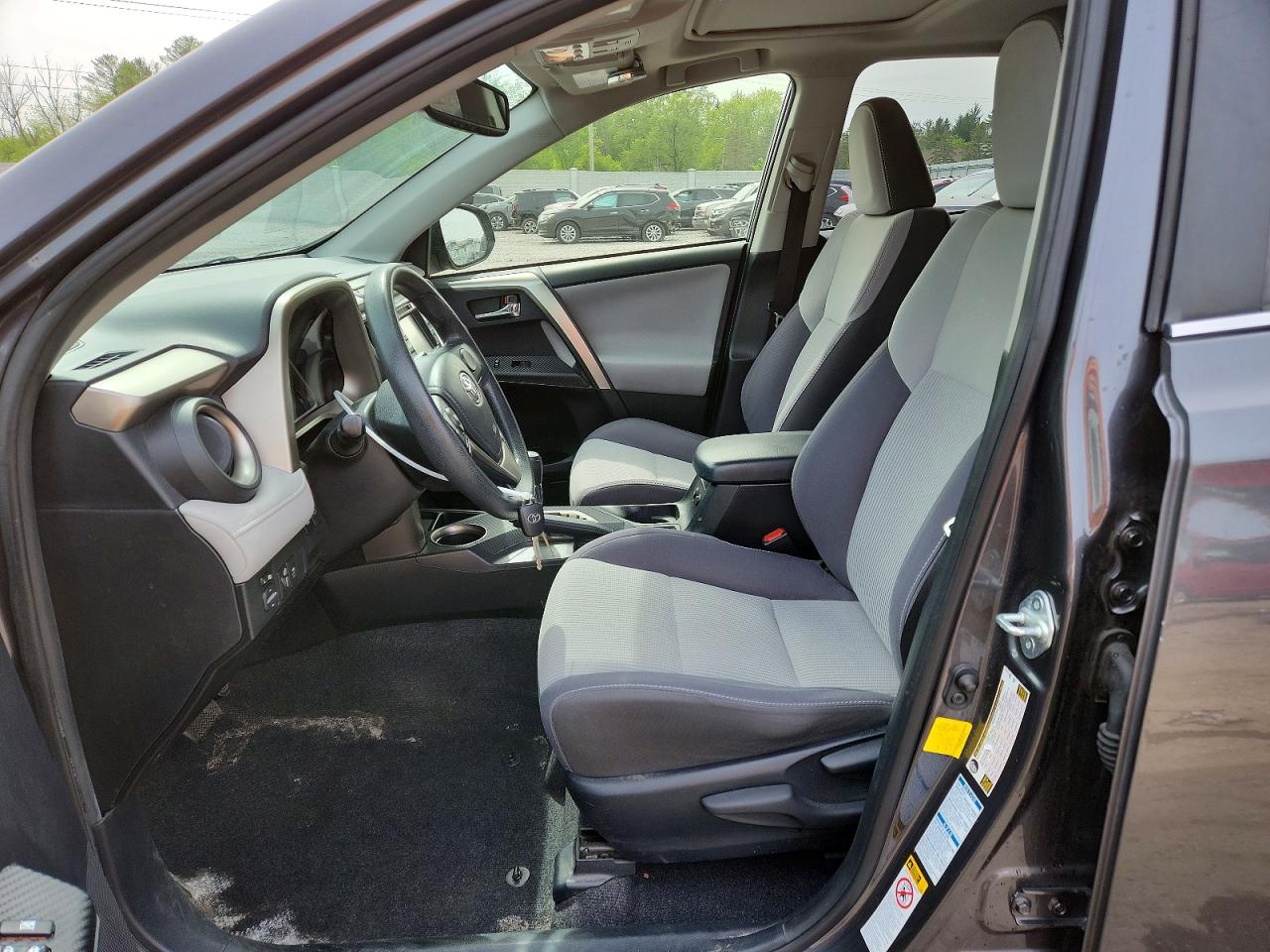 2015 TOYOTA RAV4 XLE photo 13