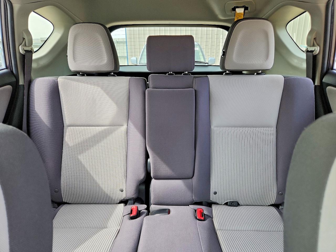 2015 TOYOTA RAV4 XLE photo 19