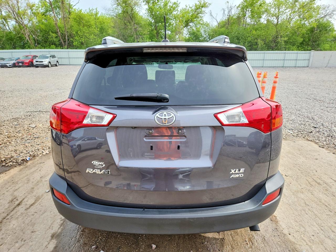 2015 TOYOTA RAV4 XLE photo 11