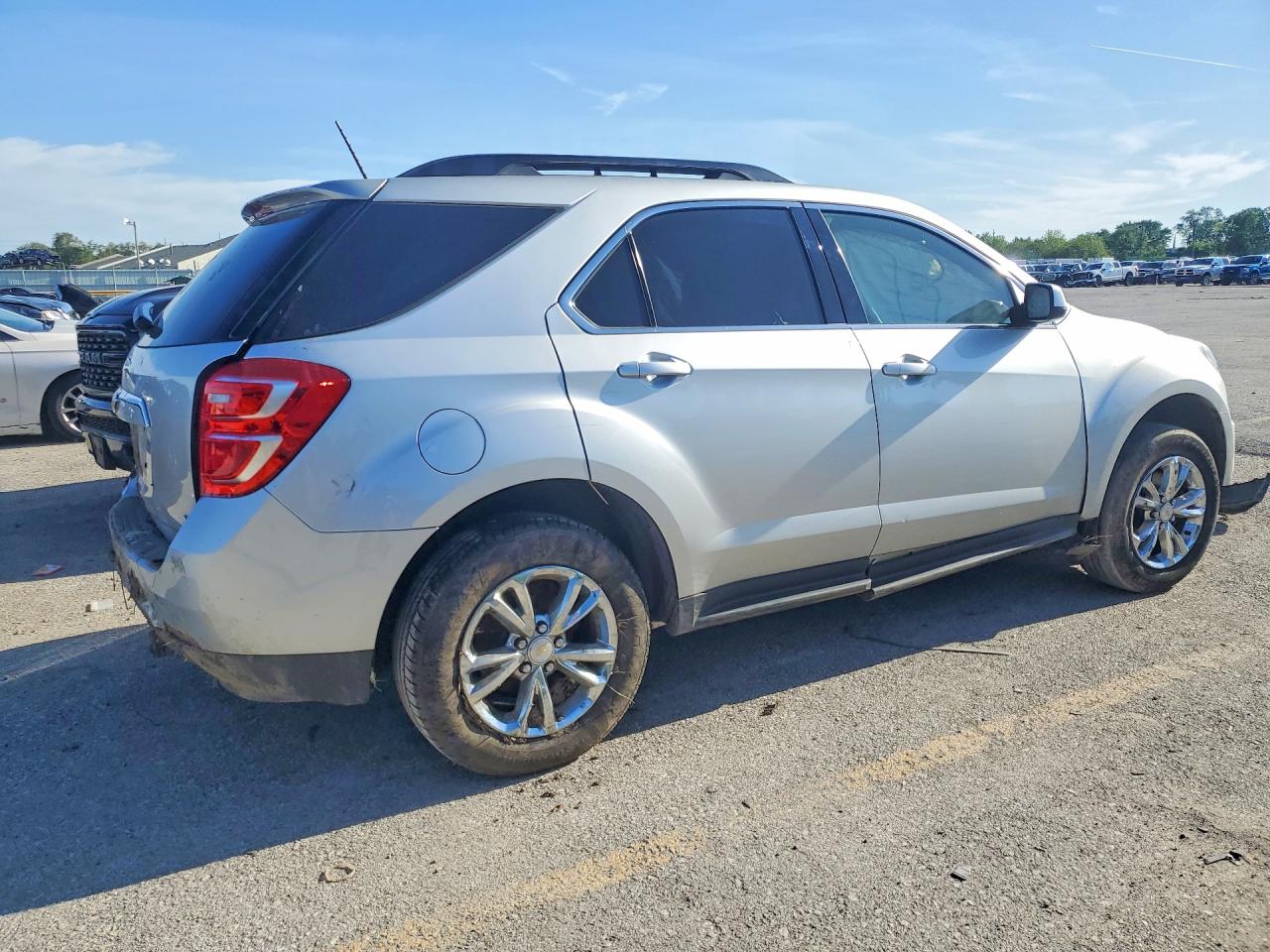 2017 CHEVROLET EQUINOX LT photo 3