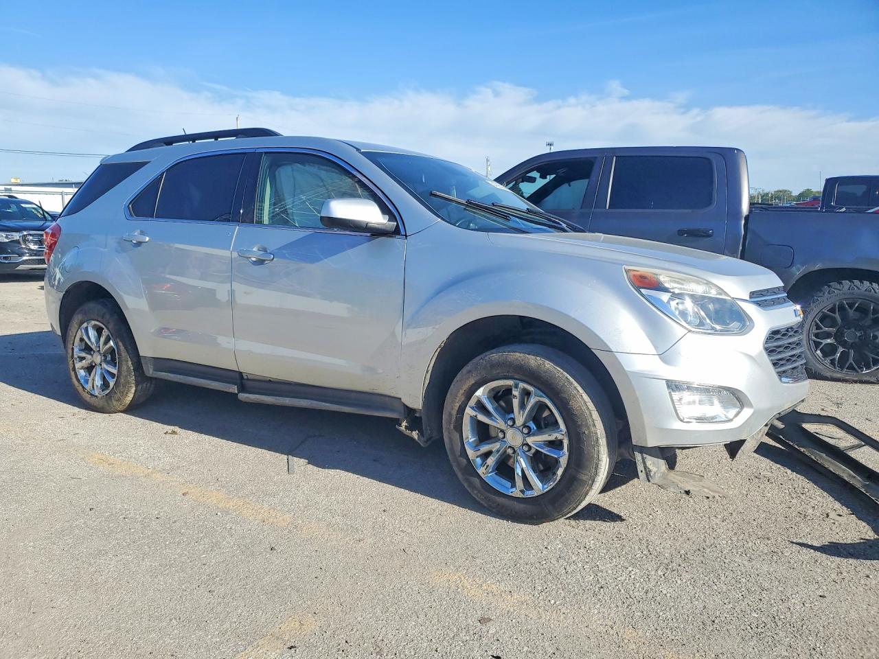 2017 CHEVROLET EQUINOX LT photo 4