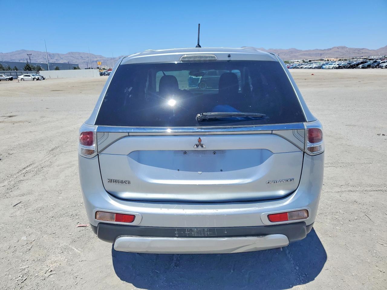 2015 MITSUBISHI OUTLANDER ES photo 16