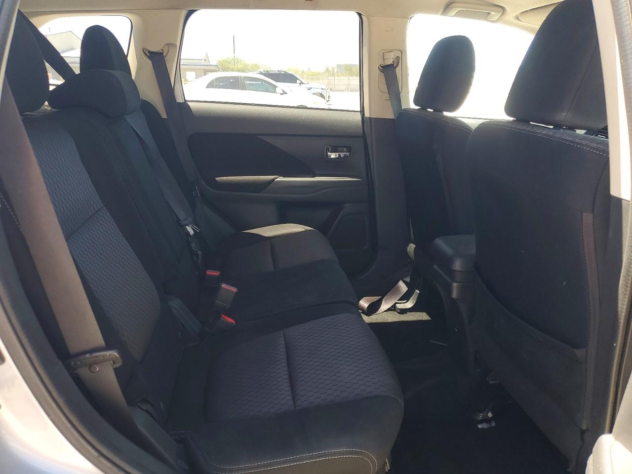 2015 MITSUBISHI OUTLANDER ES photo 31