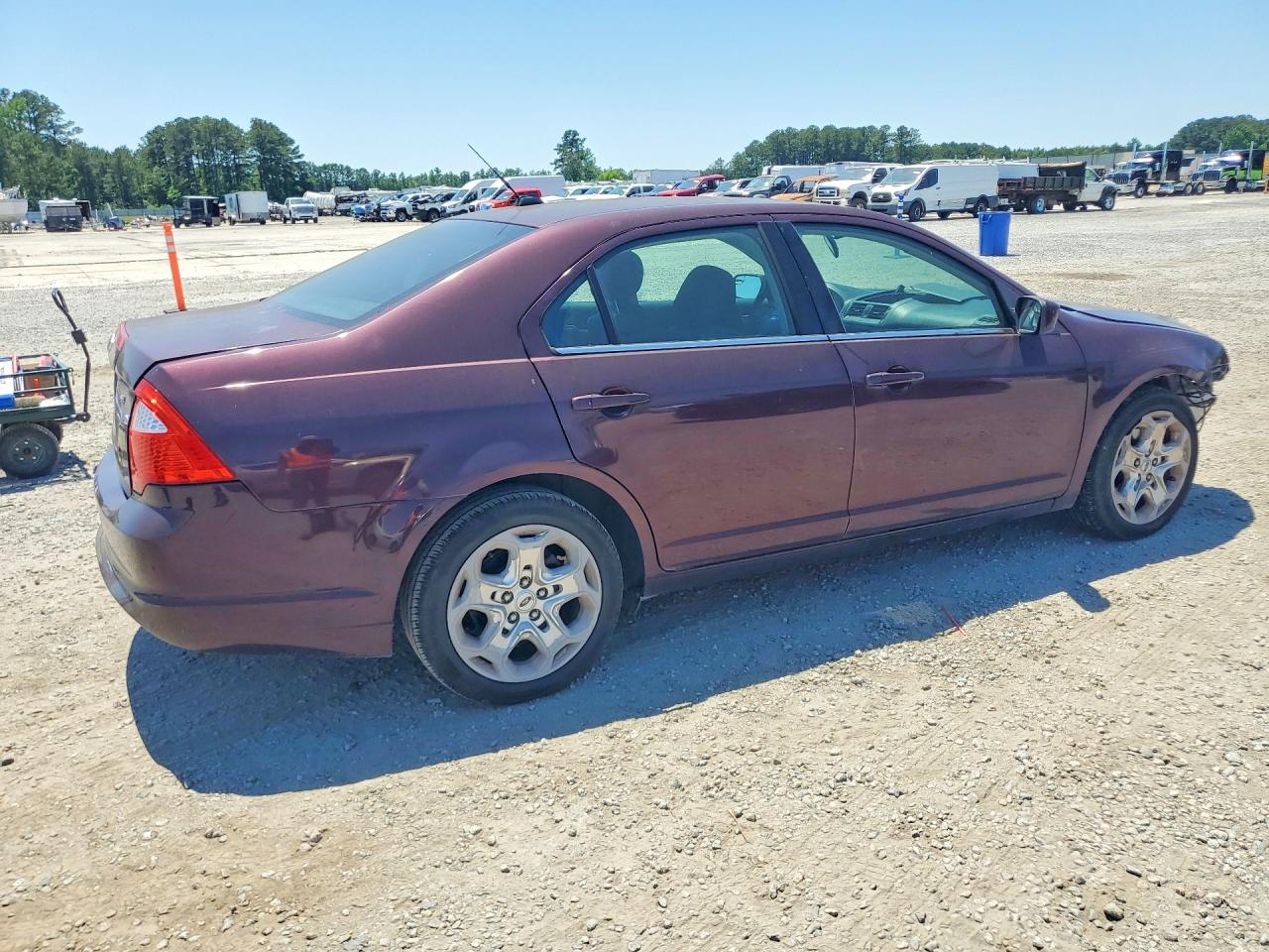 2011 FORD FUSION SE photo 3