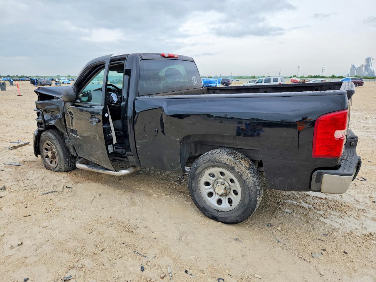 2010 CHEVROLET SILVERADO C1500 photo 3