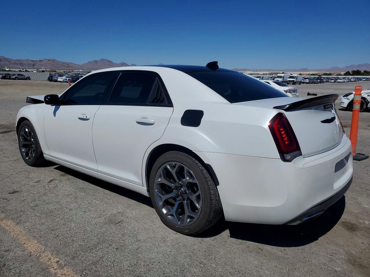 2015 CHRYSLER 300 S photo 3
