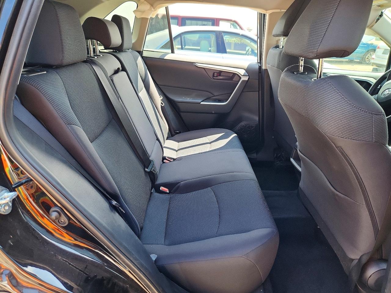 2021 TOYOTA RAV4 LE photo 19