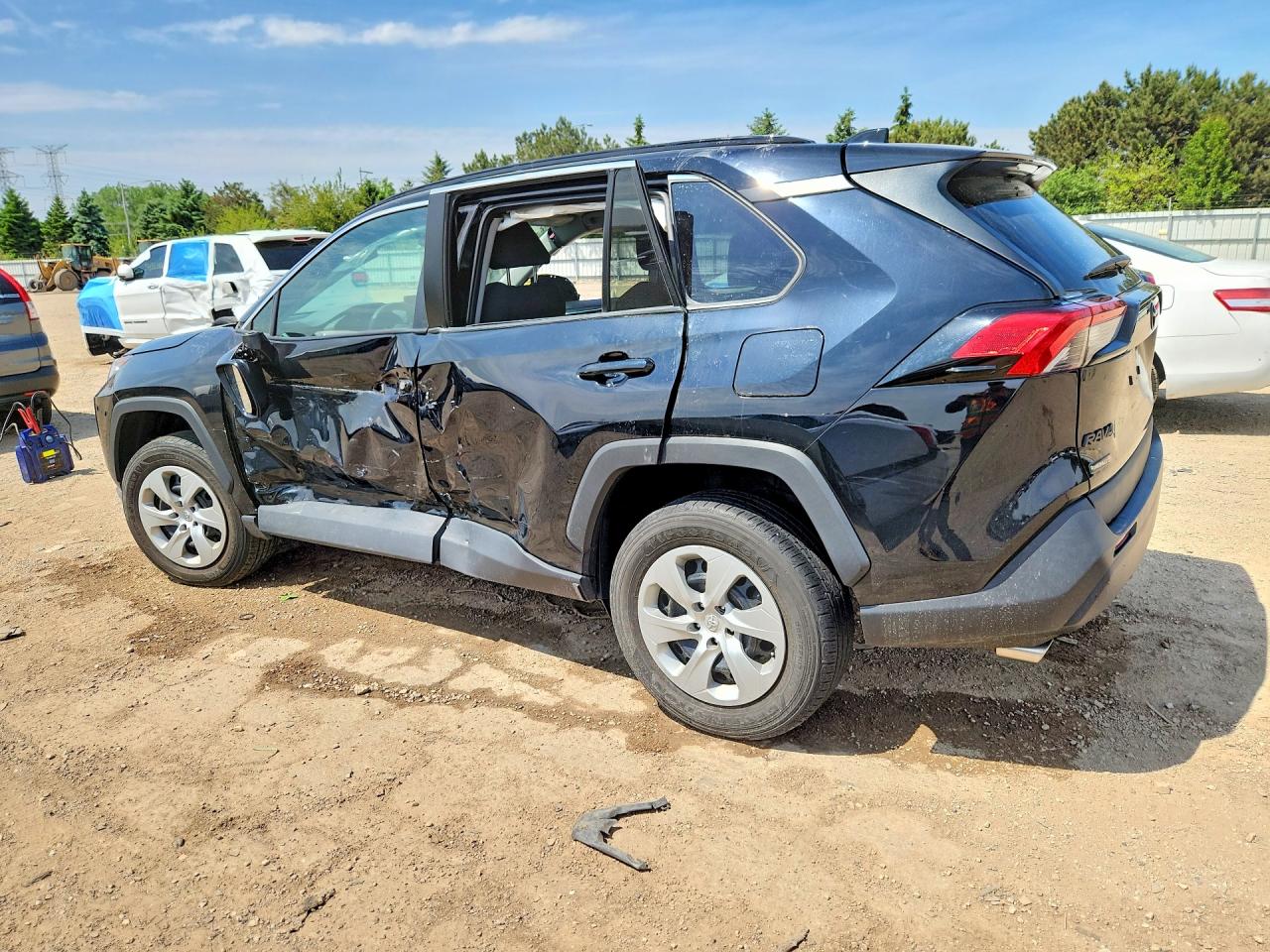 2021 TOYOTA RAV4 LE photo 3
