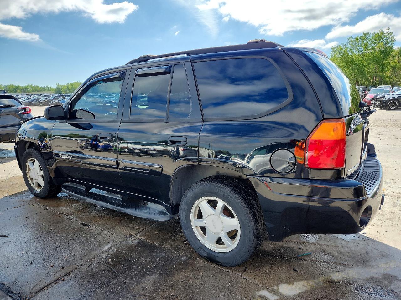 2002 GMC ENVOY photo 2