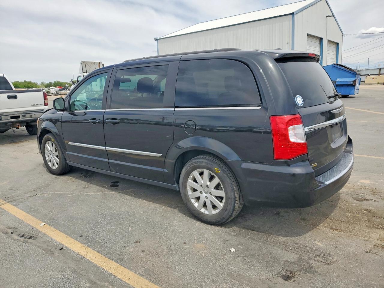 2015 CHRYSLER TOWN & COUNTRY TOURING photo 4